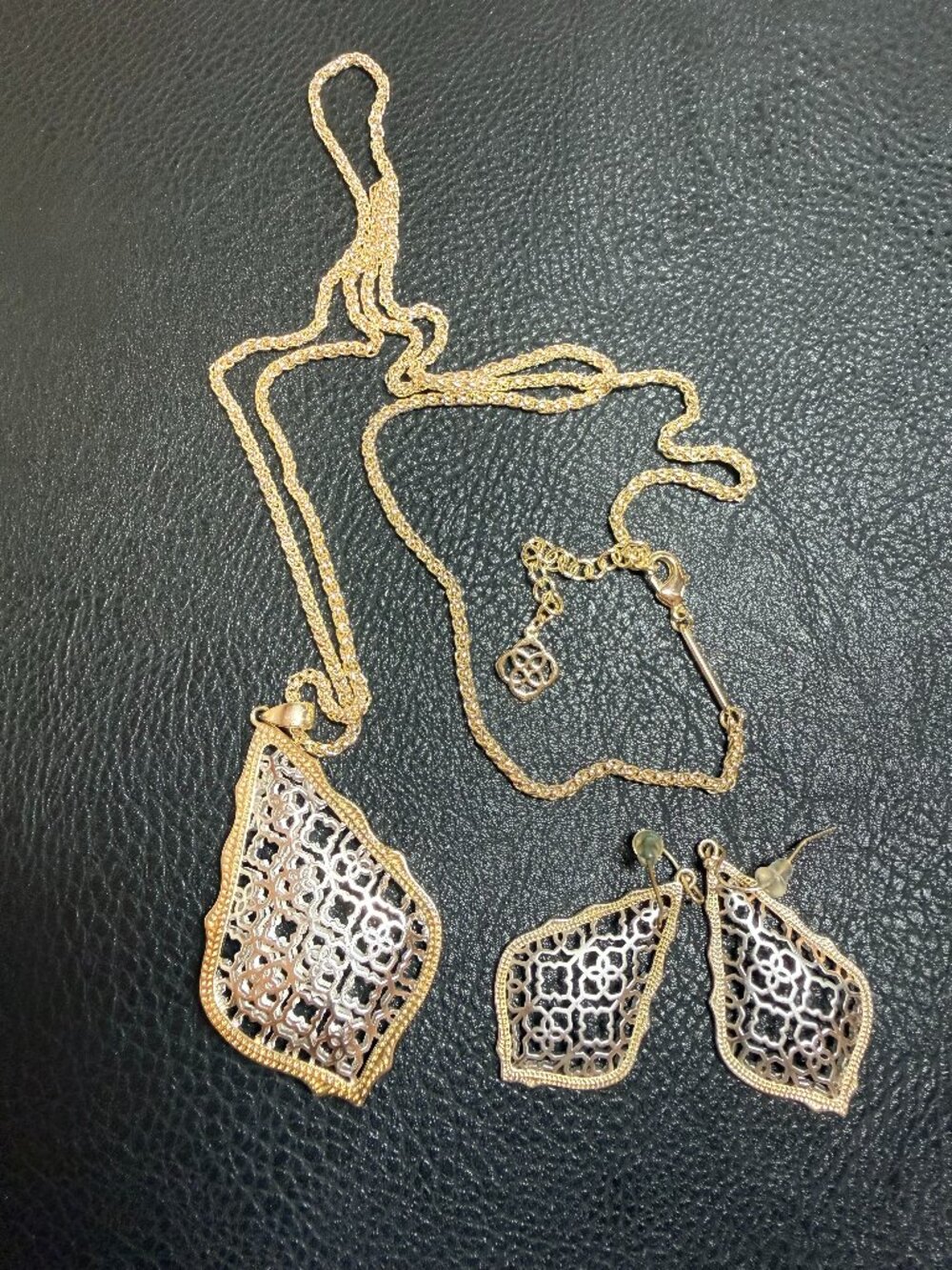 Authentic Kendra Scott Earring/Necklace set
